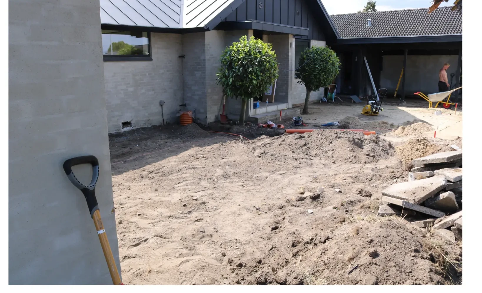Garageareal før ny belægning i Risskov