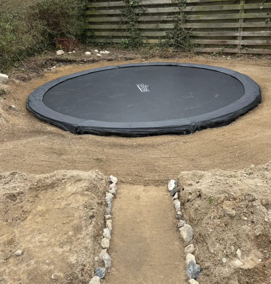 Trampolin efter nedgravning